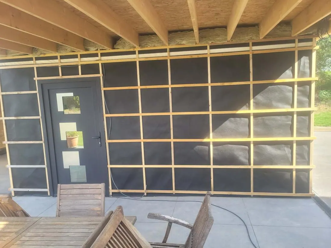 Chantier en cours — ossature et façade